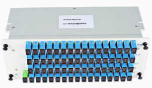 Cassetta di SCUPC LGX che inserisce il separatore ottico 1x64 dello SpA della scatola di carta nella linea orizzontale